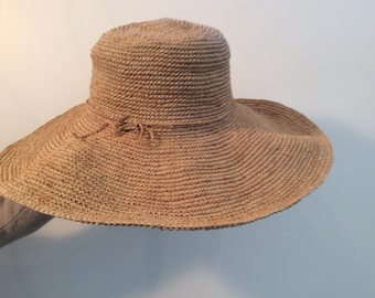 chapeau en crochet raphia Madagascar, couleur naturelle, anses longues , paille osier