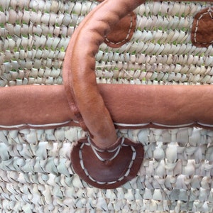 PANIER en palmier nain bordé cuir coins cuir Idéal courses, marchés, plage. Raphia , palmier osier jonc paille image 10