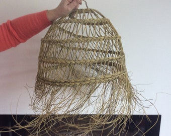 Ball pendant light in esparto. Home decoration straw. Lampshade