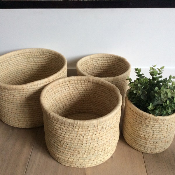 cache pot, panier, corbeille en raphia