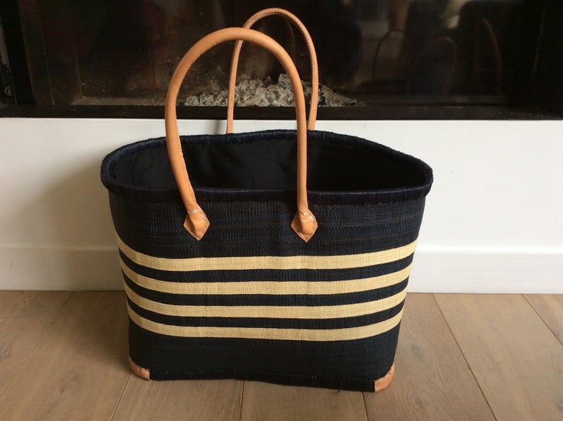 Large double basket with long handles and closing pouch. image 3
