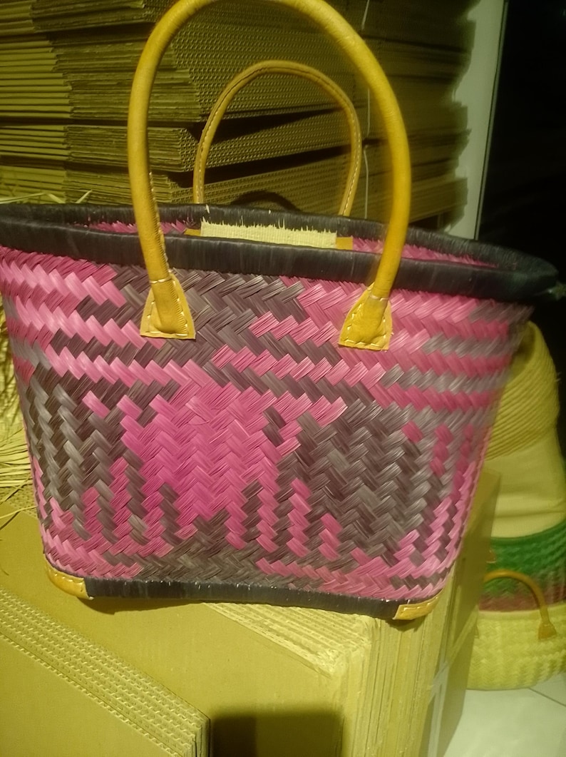 4 reinforced corners leather basket tote aravola leather handles 40cm. Straw tote bag. Ideal for shopping, markets, beach. Raffia, palm wicker, rush Black