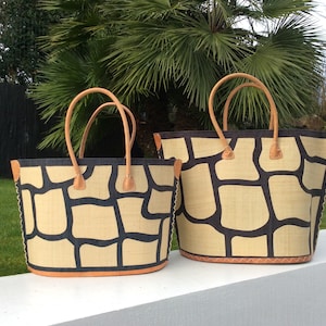 Aravola boodschappenmand met 60 cm handgrepen en afsluitbaar etui. Rieten mand, raffia, riet, strandmand
