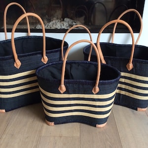 Large double basket with long handles and closing pouch. Black