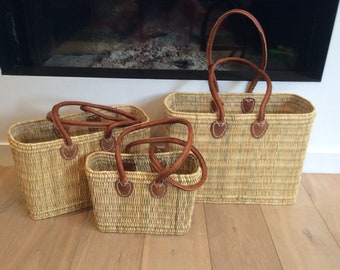 Wicker and rattan tote basket with long leather handles (70 cm)