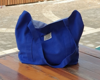 Navy blue handmade cotton tote. Large and stylish in every design detail. Ideal for daily use.