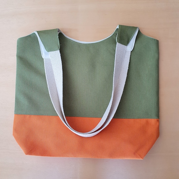 Bicolor hobo bag. Medium size. Stylish, soft and functional. Ideal for everyday use.