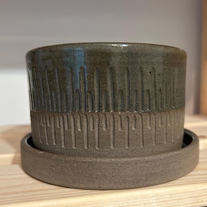 Cache-pot percé avec soucoupe