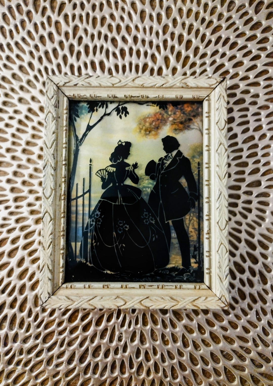 Antique Silhouette Reverse Painting: Convex Glass Frame