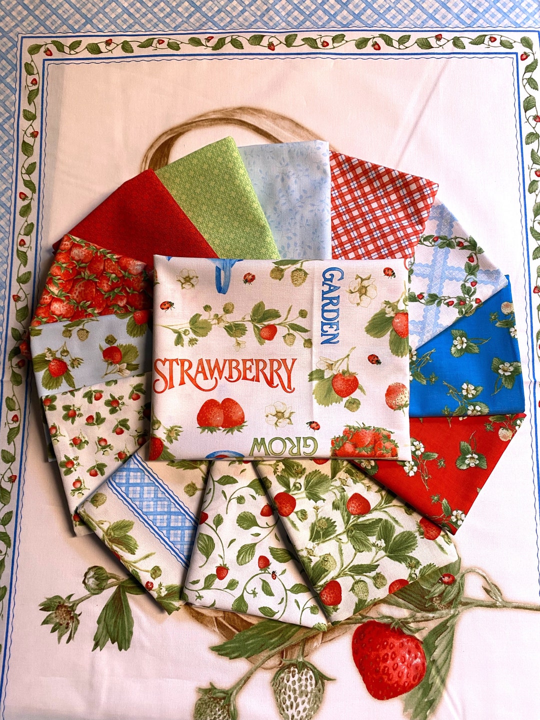 Strawberry Garden 14 Piece Fat Quarter Bundle With Optional Panel