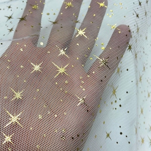 Gold Dot Sparkle Tüll-Stoff - Off-White-Lycra-Mesh mit Metallic Gold Glitter Dots, flexible Tüll-Masse für Mädchenkleider und Dekor