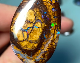 Schöner Yowah Matrix Opal - 29ct brillante mehrfarbige Adern