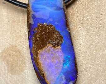 Opale de qualité myOpal - Pendentif opale Boulder à motifs impressionnants de 37 carats