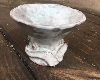 Plato de pulpo para salsa de soja hecho a mano – Tazón pequeño de cerámica para sushi – Cerámica inspirada en el océano – Vajilla única para mariscos – Tazón decorativo para mojar