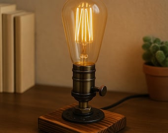 Vintage Edison Bulb Desk Lamp – Rustic Industrial Lighting with Wooden Base – Handmade Steampunk Light for Office, Bedroom, or Gift