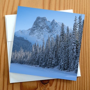 Carte vierge de photographie d'art de montagne. 5 x 5