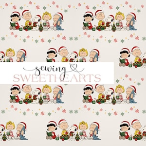 Peut inclure: Un motif répétitif sur fond clair représentant les personnages de Peanuts portant des bonnets de Noël, dont Snoopy, Charlie Brown et Lucy, entourés de flocons rouges et verts. Le texte Sewing Sweethearts est superposé au centre.