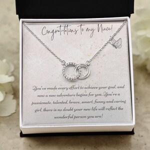Collier Cadeau pour la remise des diplômes de la nièce avec carte de message / Cercles entrelacés / Fière tante / Cadeau de remise des diplômes pour nièce / Cadeau personnalisé