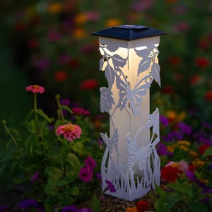 Lampe de jardin solaire papillon blanche - Décoration de jardin en métal enduit de poudre - Décoration de chemin solaire extérieur - Lampe de jardin pour plates-bandes