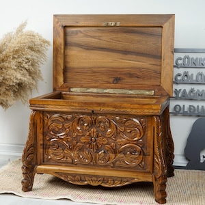 Hand Carved Vintage Chest With Key, Hope Chest,Ottoman Storage Box, Large Treasure Chest,Walnut Engraved Chest,Decorative Trinket Lock Box