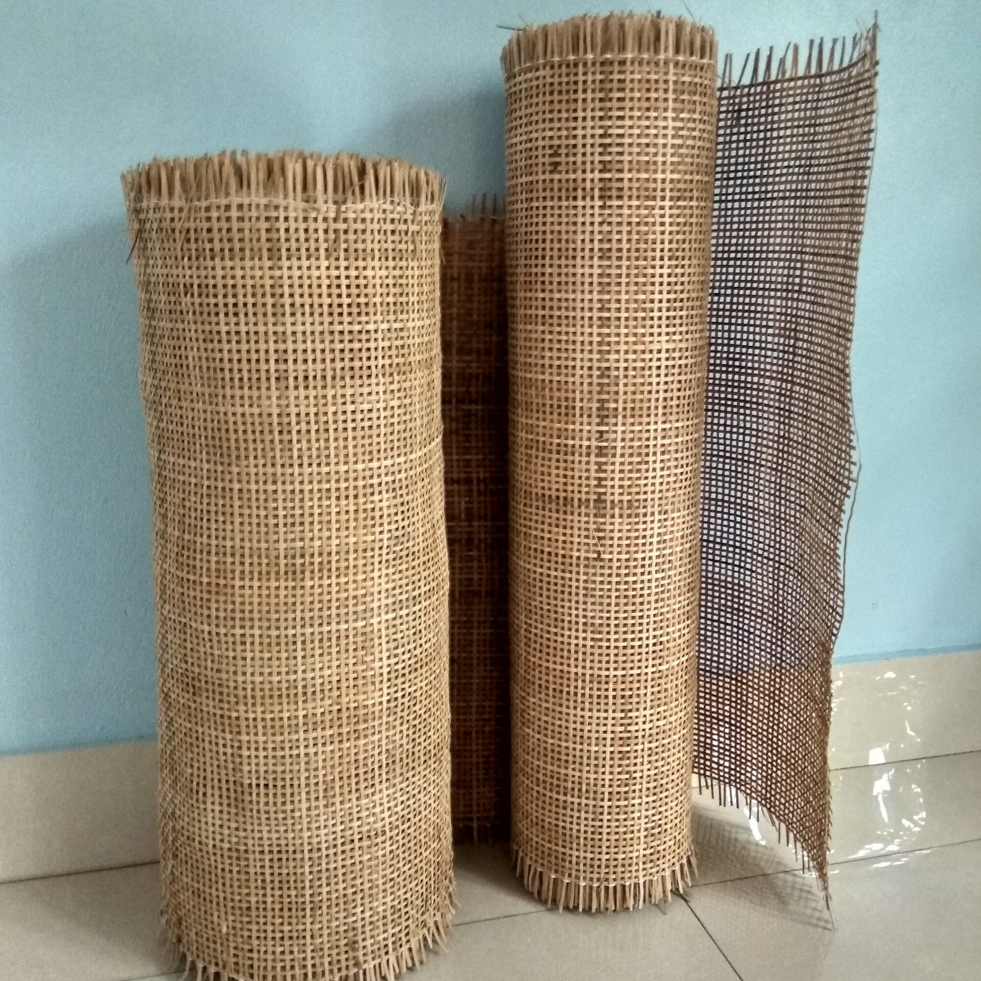 Manufacturer 1/2' Natural Rattan Cane Webbing Roll for Outdoor Furniture -  China Rattan Rolls, Rattan Core