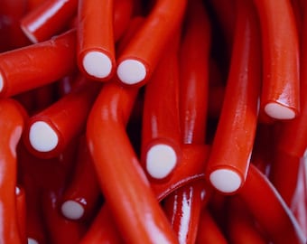 Câbles bonbons gélifiés à la fraise, bonbons suédois