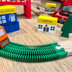 Flexible Wooden Train Track – Compatible with Thomas, Brio, IKEA, Bigjigs, Melissa & DougFlexible Wooden Train Track – Compatible with Thoma