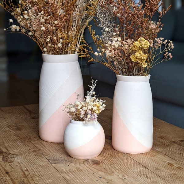 Vase céramique pour bouquets fleurs fraîches, séchées, décoration de table, vase décoratif, moderne, coloris rose, fabrication artisanale.