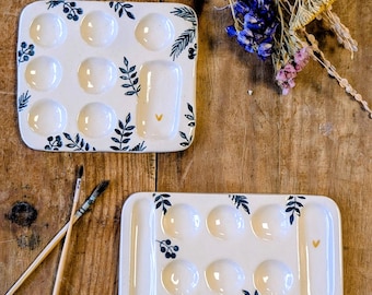 Ceramic watercolor palette with floral motifs and handcrafted finish. Painting accessory, lovely gift for creative individuals.