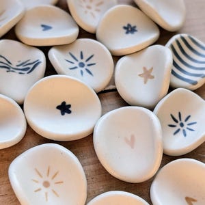 Worry stones - Grigris - Galets relaxants, pierre d'apaisement, fidget, pierre de méditation, portes bonheur, doudou de poche, grigris