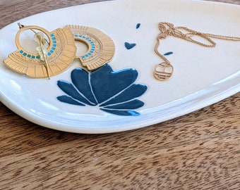 Petite coupelle à bijoux émaillée, céramique artisanale, porte bague, vide poche en grès, illustré à la main, cœur bleu