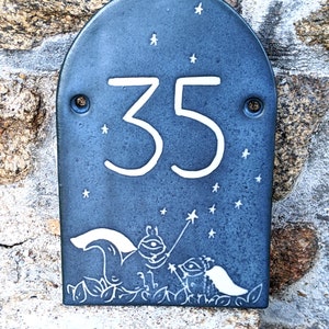 Plaque numéro de maison en grès - Les gardiens