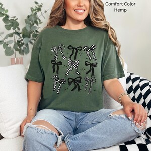 Black coquette bows tee | Coquette tshirt | Bows graphic tee | Checkered bows | Cute bow tee | Coquette lover | Girly tshirt |