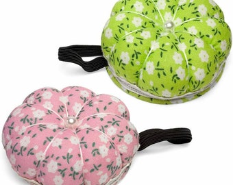 2 x Kürbis - Nadelkissen in grün und rosa mit elastischem Gummi für Handgelenk