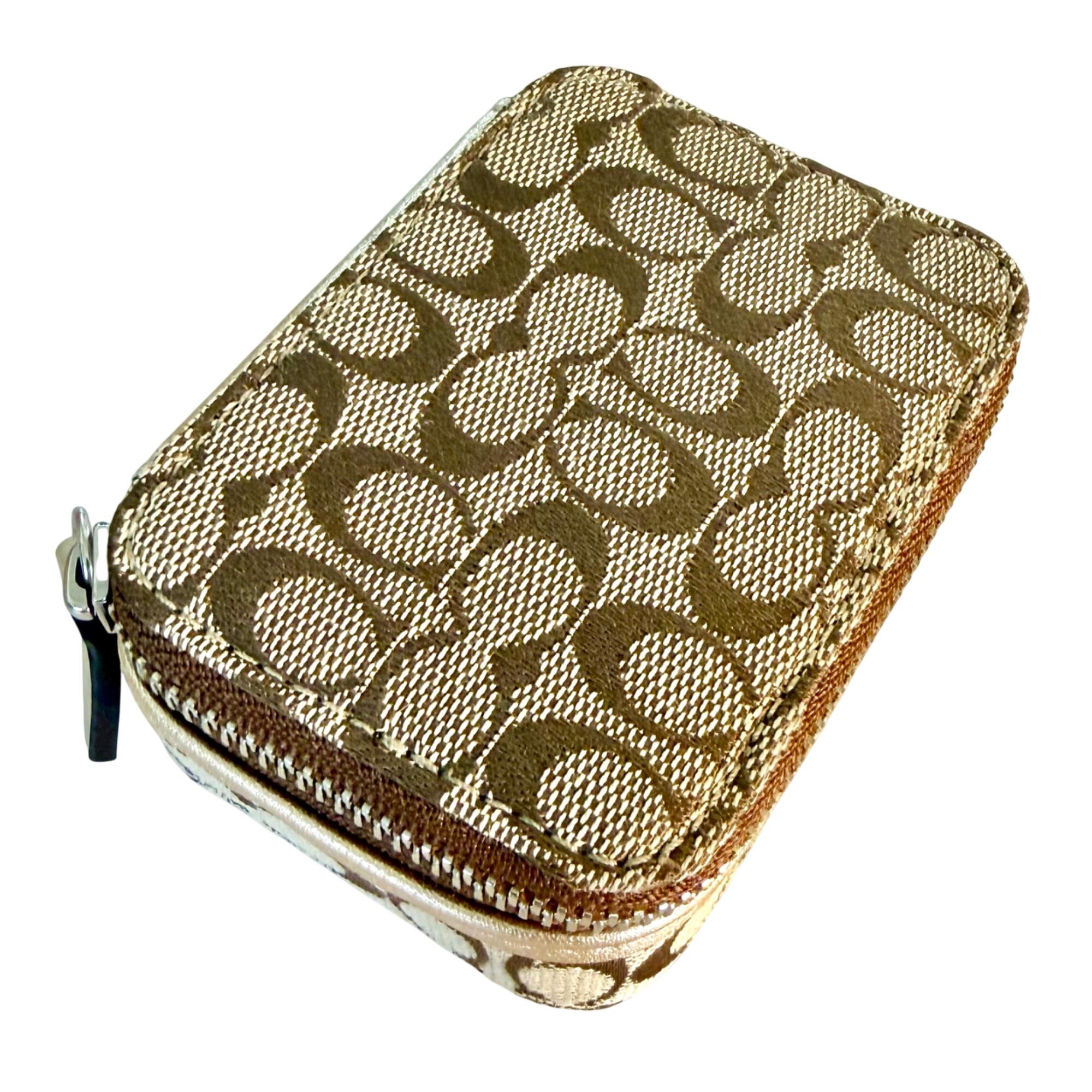 衛生日用品 Old Coach pill case and coin purse set Coach Daily