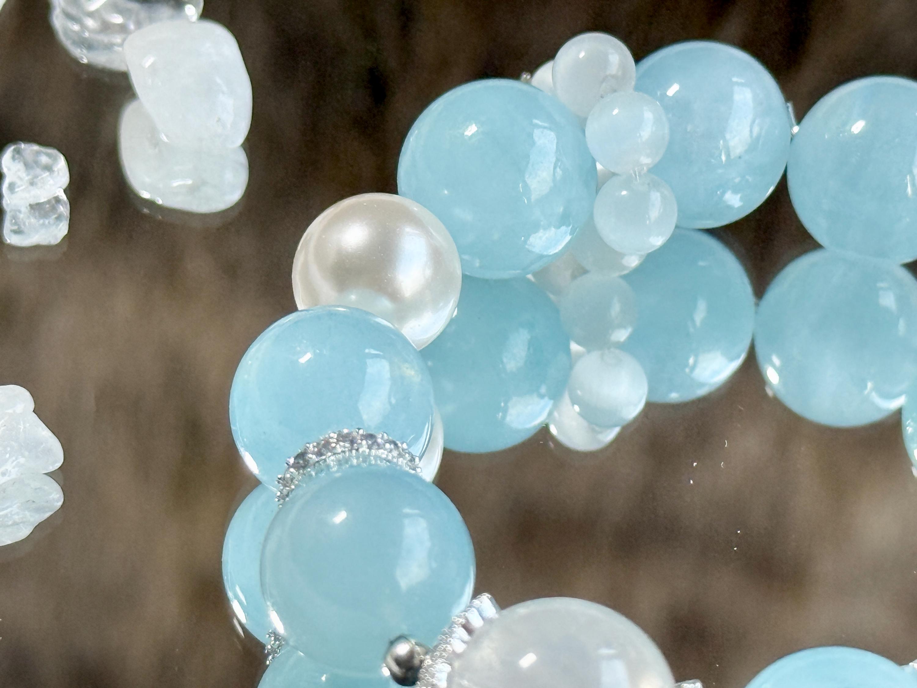 ホワイトファントムクォーツのセンターピースとブルームーンストーンの