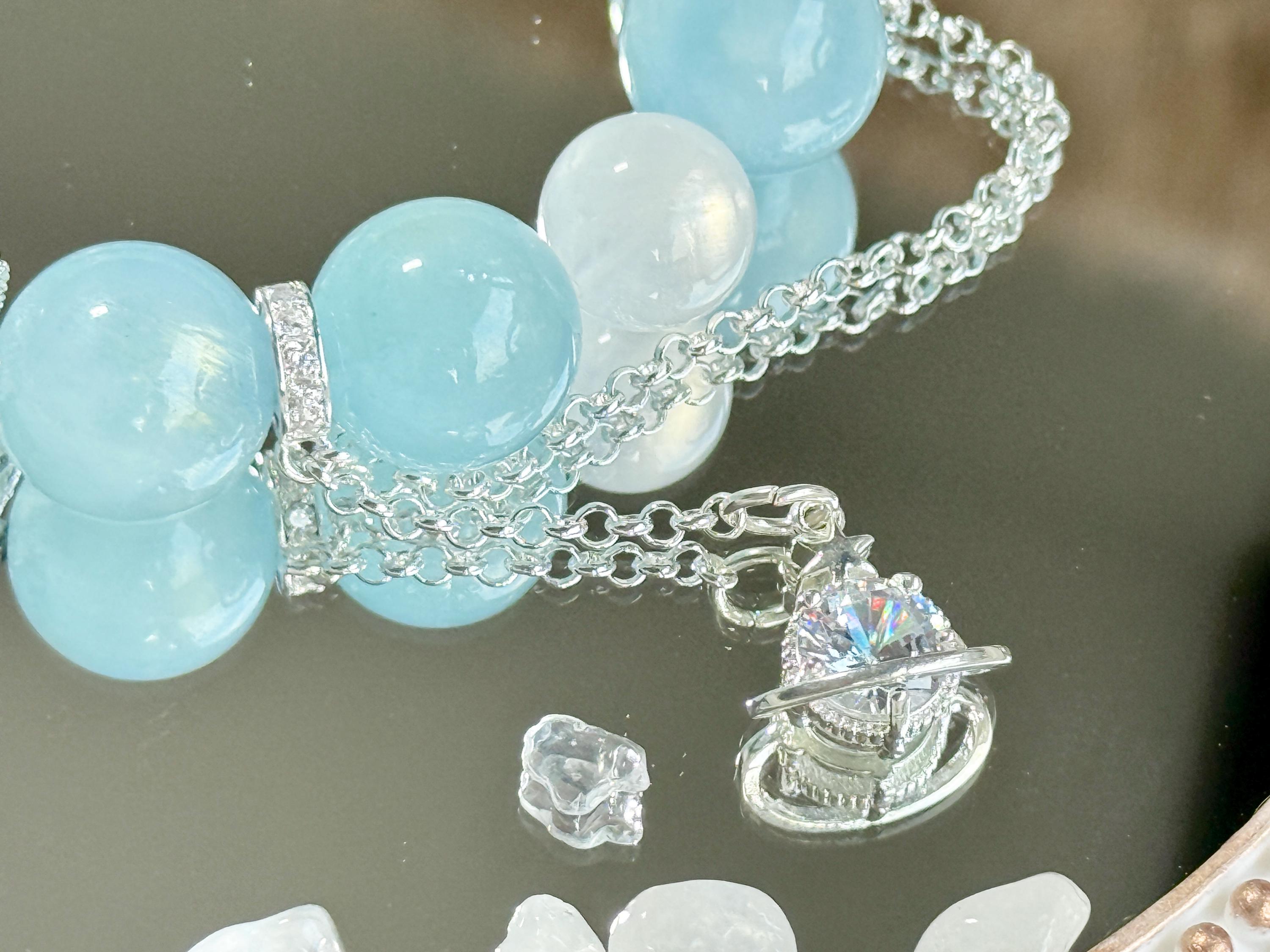 ホワイトファントムクォーツのセンターピースとブルームーンストーンの