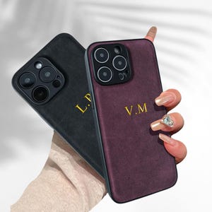 Funda de piel personalizada para iPhone: nombre e iniciales personalizados, funda de piel de cordero suave grabada para iPhone 16, 15, 14, 13, 12 y 11 Pro Max