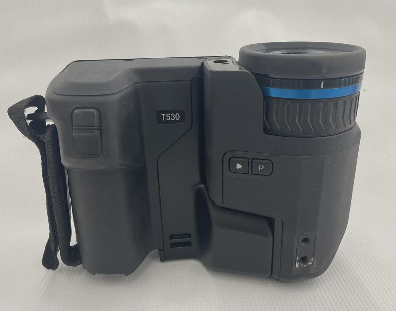 Termocamera professionale FLIR T530 con 2 batterie e caricabatterie + valigetta rigida FLIR.
