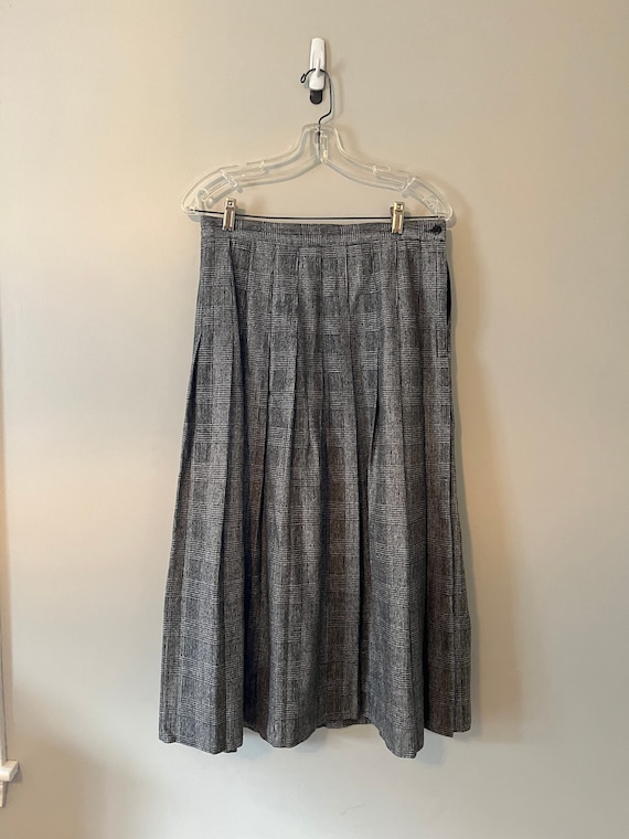 1970s gray pleated plaid wool skirt cute and profe
