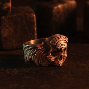 Memento Mori Skull, Winged Skull Ring, Gothic Jewelry, Life Reminder, Latin Inscription, Skull Statement Ring, Dark Aesthetic, Death Symbol