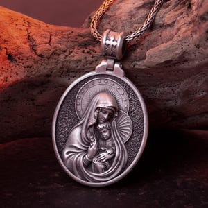 Colgante de la Virgen María y Jesús - Medalla de Devoción Católica de Plata 925, Amor de Madre e Hijo, Regalo Espiritual para Él o Ella