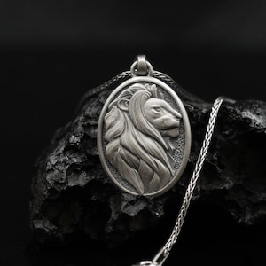 Lion Head Oval Medal Necklace, Handmade Silver Lion Pendant, Silver Lion Jewelry, Men&#39;s Lion Gift, Maned Lion Charm