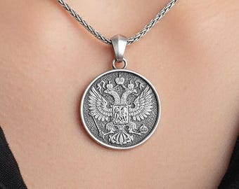 双頭の鷲の紋章ネックレスとキーホルダー、帝国の鷲の両面ジュエリー