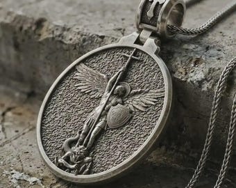 Anhänger mit dem Erzengel Michael aus 925er Sterlingsilber – Katholische Medaille