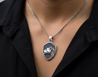 銀製十字型メダル　ライオンパサント　スターリングシルバー　1909 アンティーク スターリングシルバー製雌ライオンの盾型ペンダントネックレス、刻印