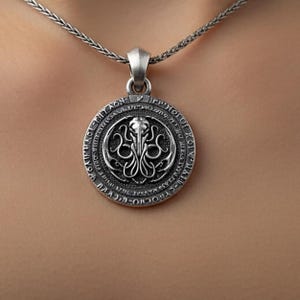 Silver Cthulhu Pendant | Lovecraft Pendant | Gothic Jewelry Gift Ideas | Men&#39;s Necklace Gift for Christmas | Horror Movie Jewelry