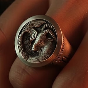 Anillo de Capricornio, Joya del Zodiaco, Regalo Astrológico, Accesorio de Signo de Tierra, Anillo con el Símbolo de la Cabra, Moda Horóscopo, Anillo con el Símbolo del Nacimiento, Elegancia Cósmica
