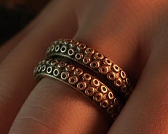シルバーの回転するフィジェットタコリング、イカの結婚指輪、海洋風