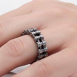 Anillo con diseño de máquina, anillo de rueda steampunk, anillo de estilo victoriano, anillo industrial chic, anillo mecánico vintage, anillo de engranaje retro